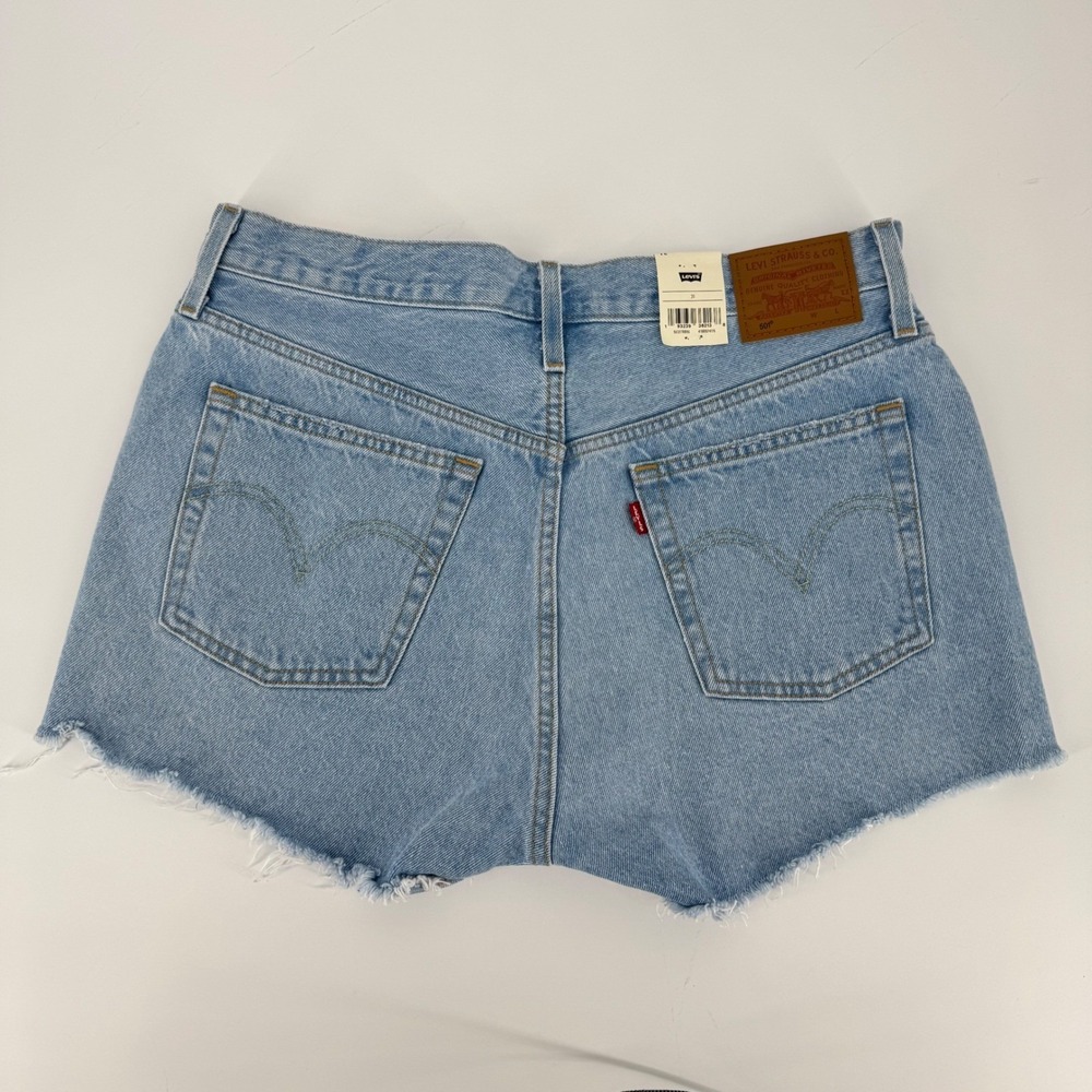 Levis 501 High Rise Denim Shorts Light Wash Distressed Cut Off Size 31 NWT - Picture 2 of 3